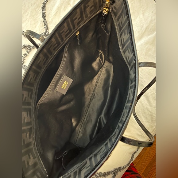 Fendi Zucca Black tote with zipper - Picture 4 of 8
